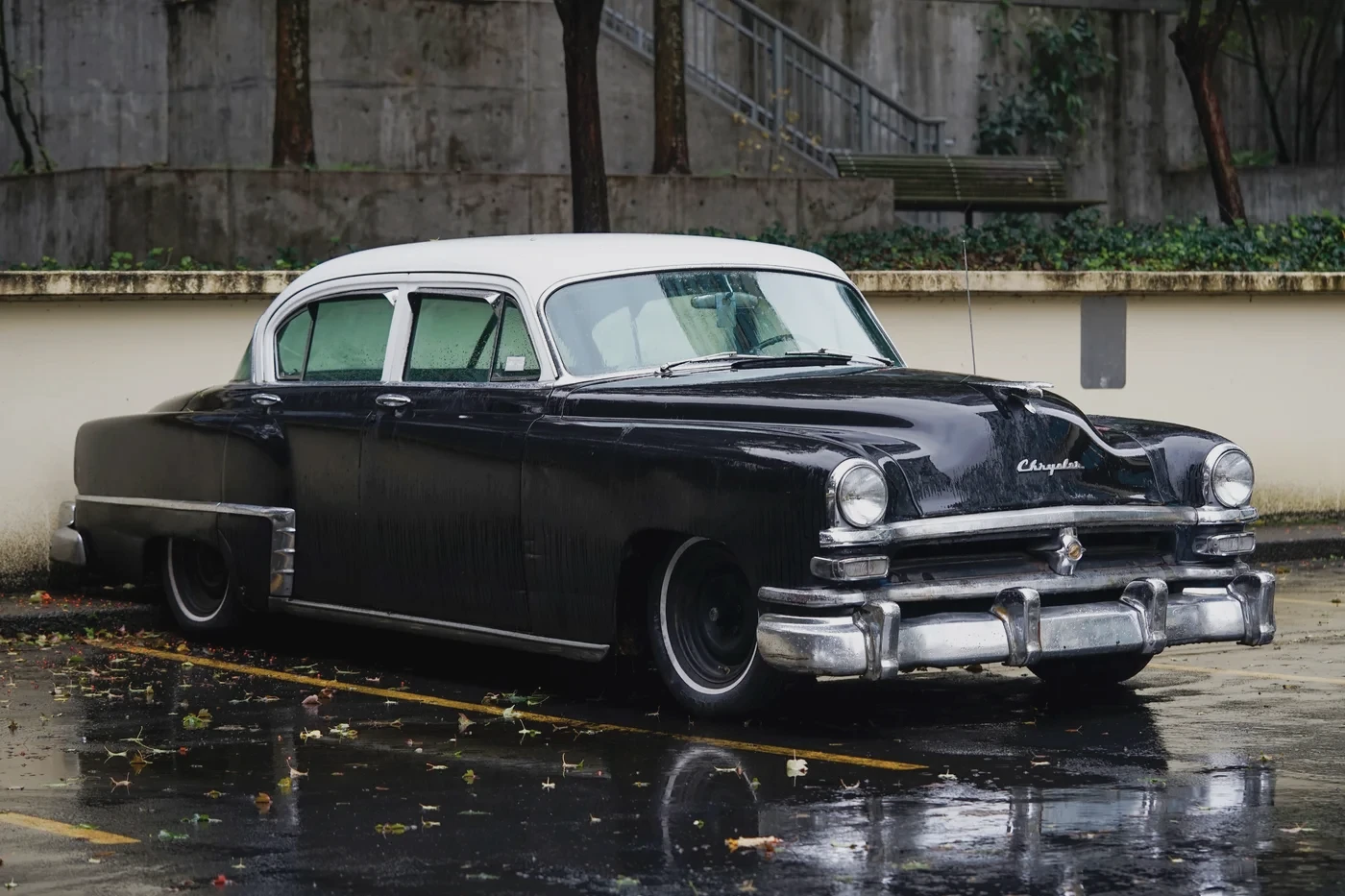 1953 Chrysler Windsor split windshield chrome reflection